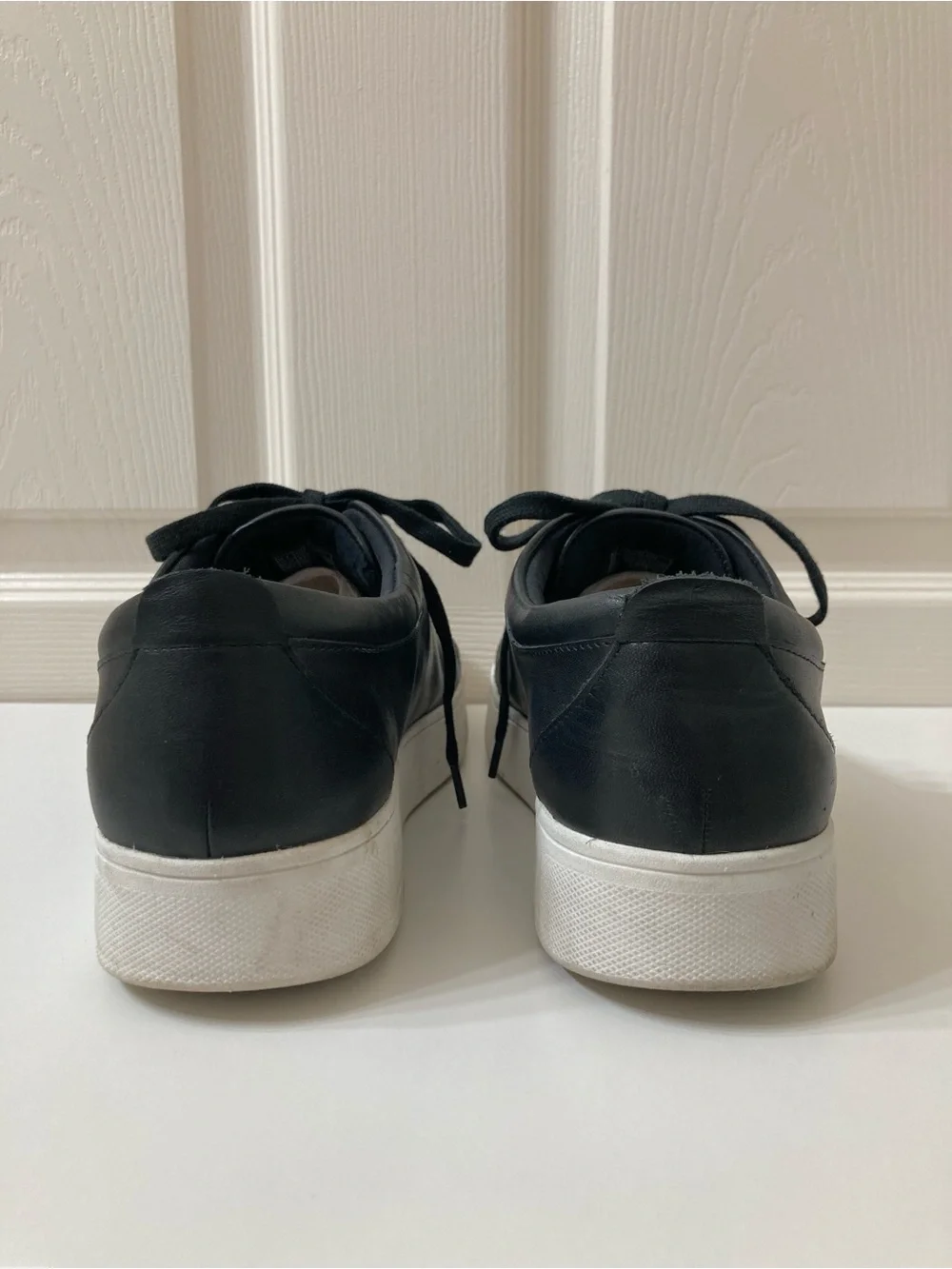 FitFlop Women’s Rally Lace Up Black Leather Sneakers 10 Athleisure Sporty Preppy - Picture 10 of 11